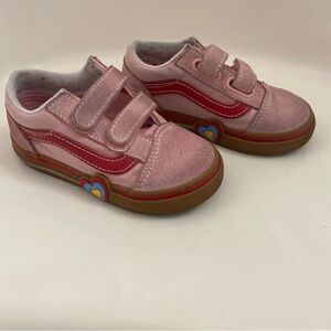 Vans Toddler Old Skool V Heart shoes in gum pink with rainbow heart motifs, 6.5